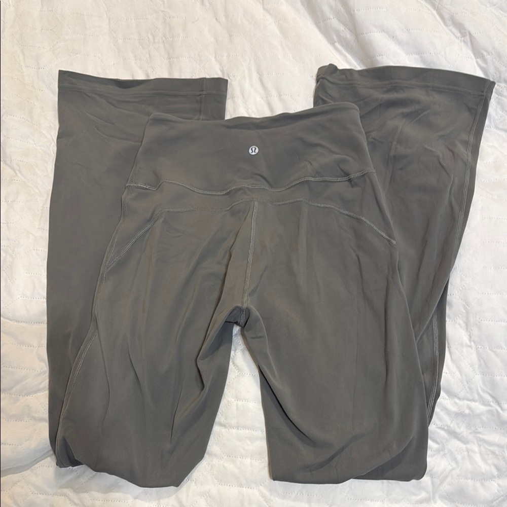 🍋Lululemon Groove High-Rise Flared Pant🍋